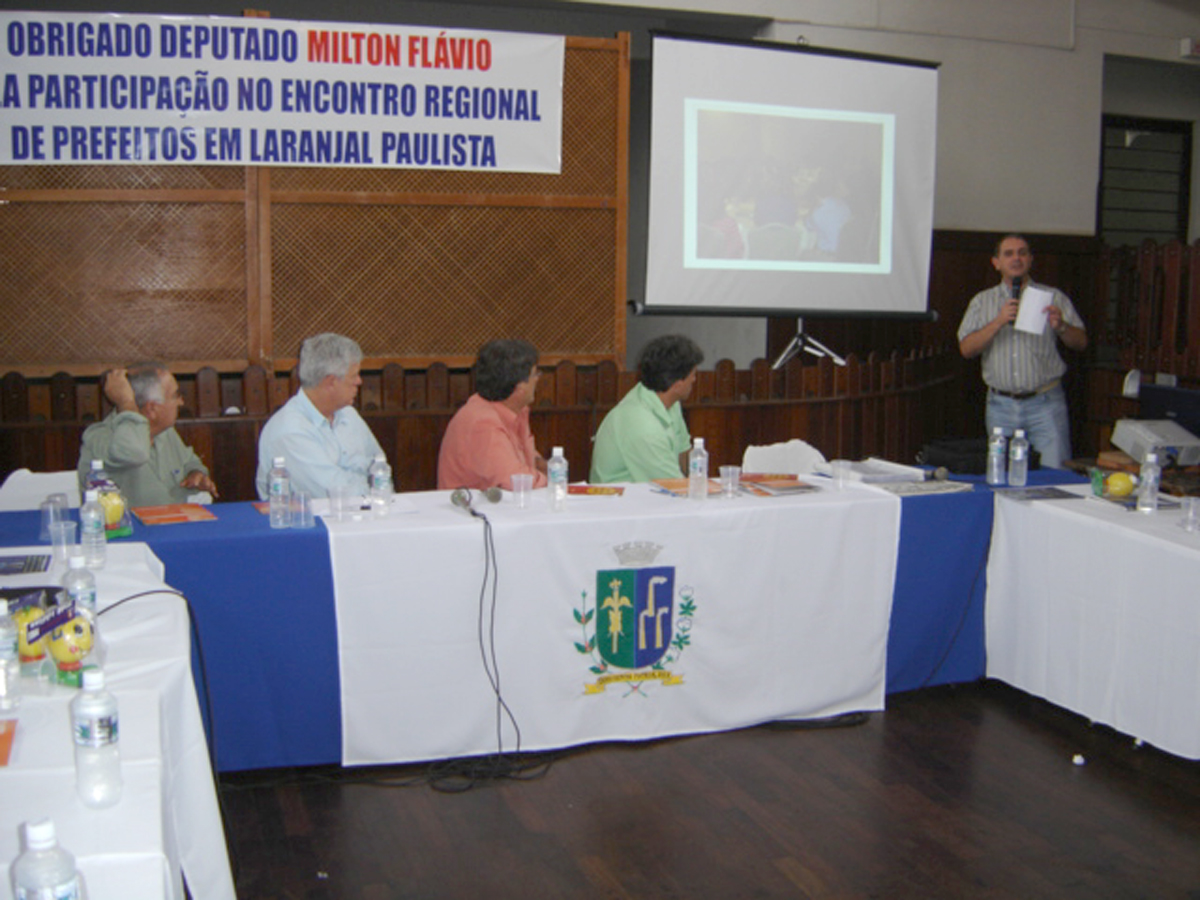 Deputado Milton Flvio participou de mais uma reunio de prefeitos e vereadores em Laranjal Paulista<a style='float:right;color:#ccc' href='https://www3.al.sp.gov.br/repositorio/noticia/03-2008/laranjal pta  19.jpg' target=_blank><i class='bi bi-zoom-in'></i> Clique para ver a imagem </a>